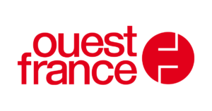 Logo de Ouest France écrit en rouge avec une forme géométrique ronde sur la droite du texte